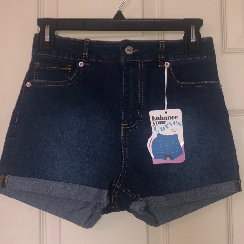 Enhance your curves denim shorts